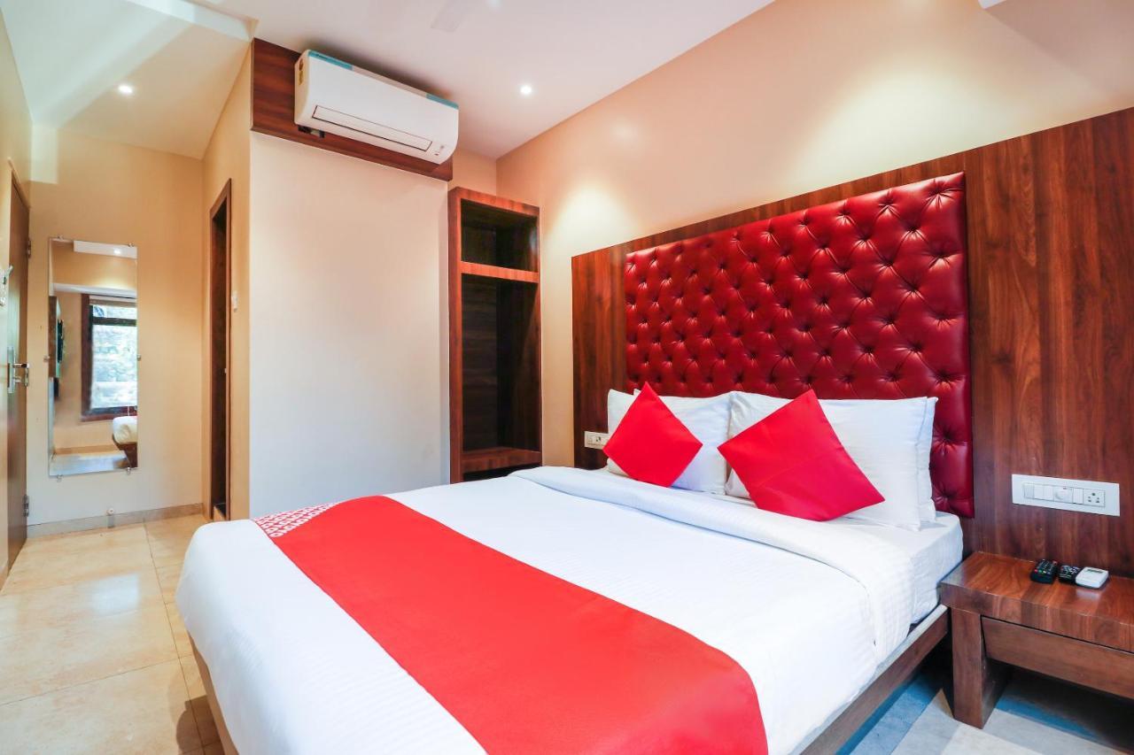 Oyo 70475 Hotel Sea Breeze มุมไบ ภายนอก รูปภาพ
