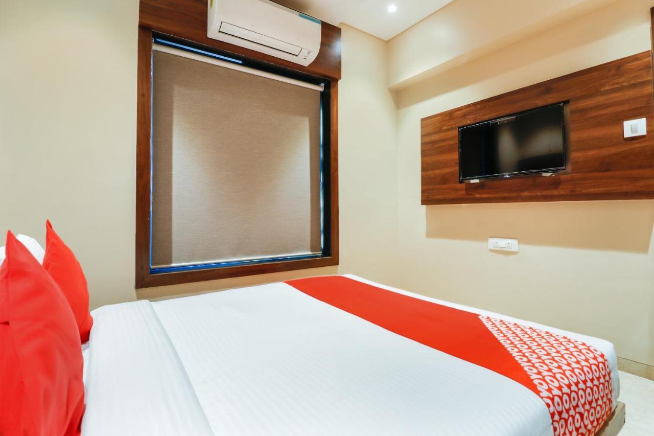 Oyo 70475 Hotel Sea Breeze มุมไบ ภายนอก รูปภาพ