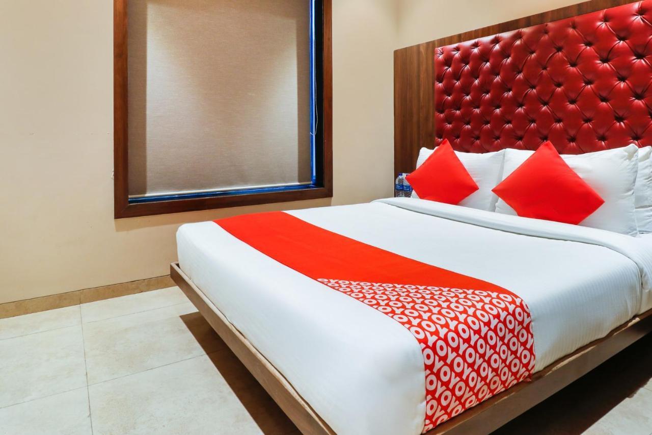 Oyo 70475 Hotel Sea Breeze มุมไบ ภายนอก รูปภาพ